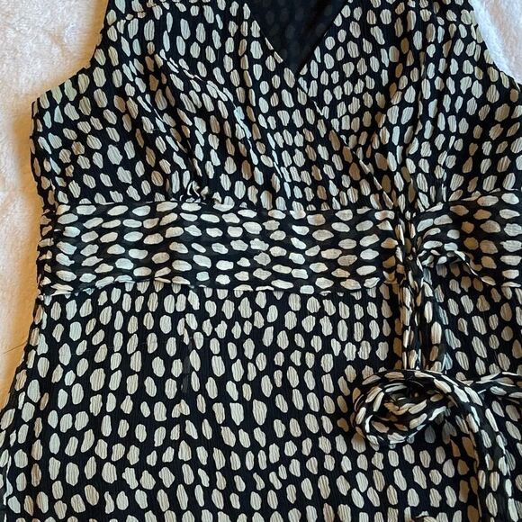 Ann Taylor Black silk top Size 2 - Picture 4 of 7